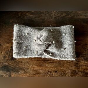 Elegant Gray Knitted Headband with Pearls